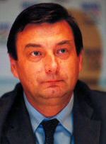 Jeunes: Jean-François Lamour dénonce la « pétition spectacle » de Jack Lang