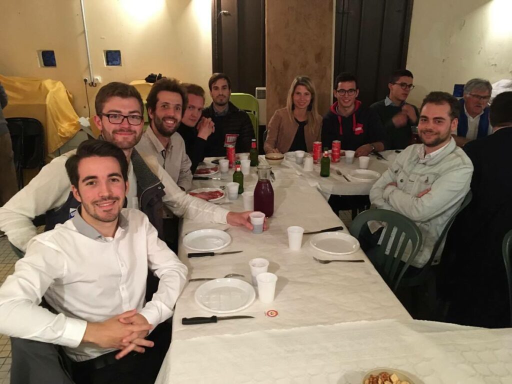 La section de l&rsquo;UNI Bordeaux était présente en force au dîner du MIL à Saucats !