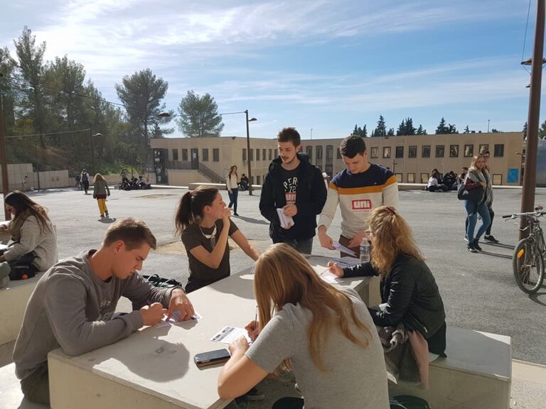 La Fac de Lettres se mobilise pour l&rsquo;élargissement des horaires d&rsquo;ouverture de la scolarité
