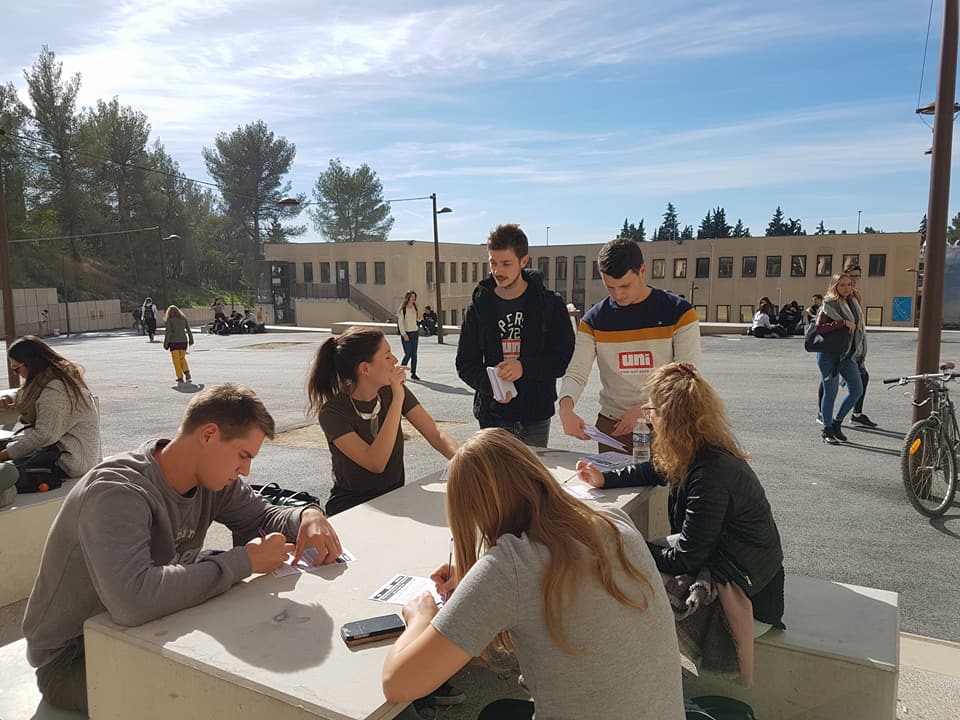 La Fac de Lettres se mobilise pour l&rsquo;élargissement des horaires d&rsquo;ouverture de la scolarité