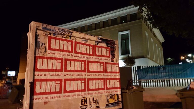 Collage à Aix-Marseille pour lancer la campagne des élections étudiantes