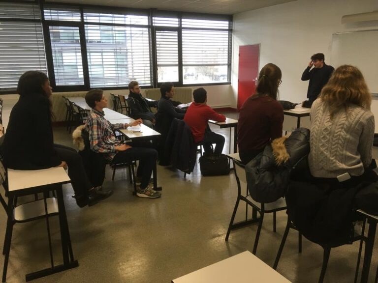 Réunion de formation des militants