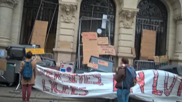 Sciences Po Lille bloquée