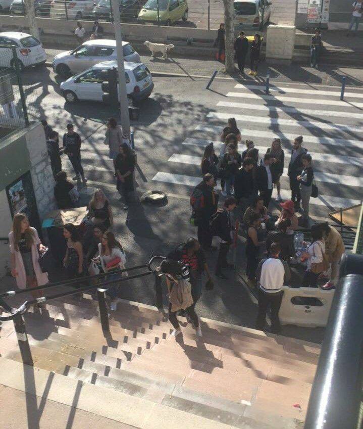 Entrée du campus débloquée