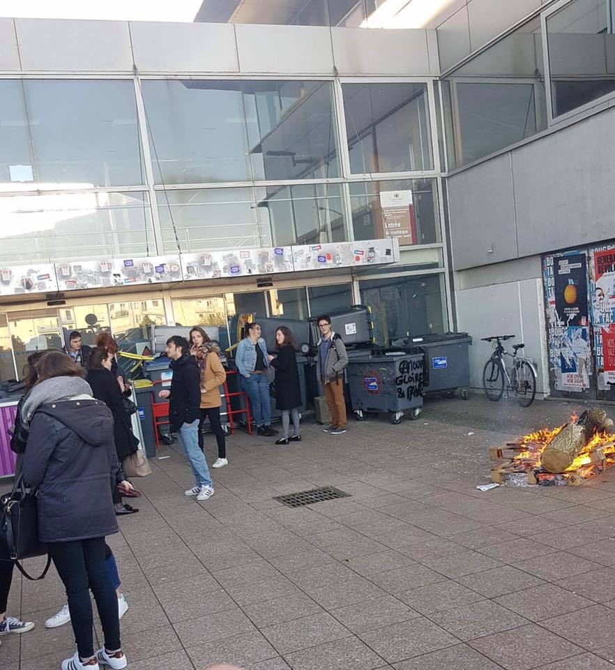 L&rsquo;UNI Poitiers réclame l&rsquo;intervention des forces de l&rsquo;ordre pour mettre fin aux blocages