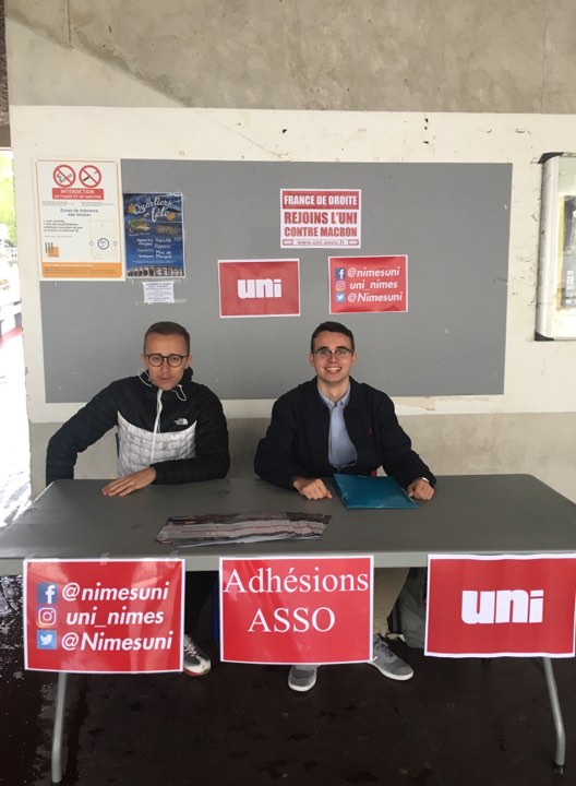 Stand d&rsquo;information à Nîmes