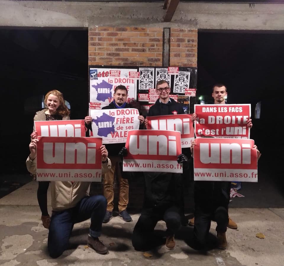 Première soirée de collage pour les nouveaux militants