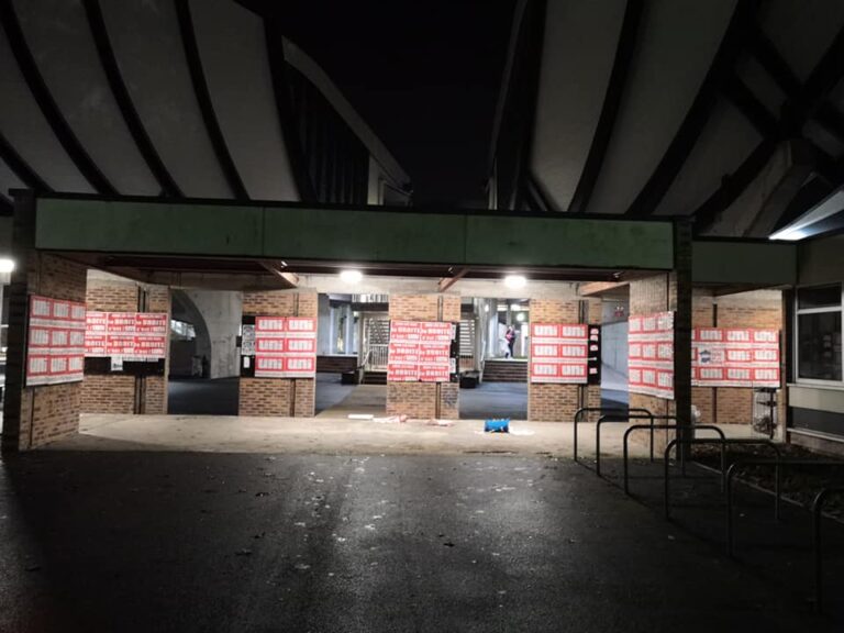 Nuit de collage avant les partiels