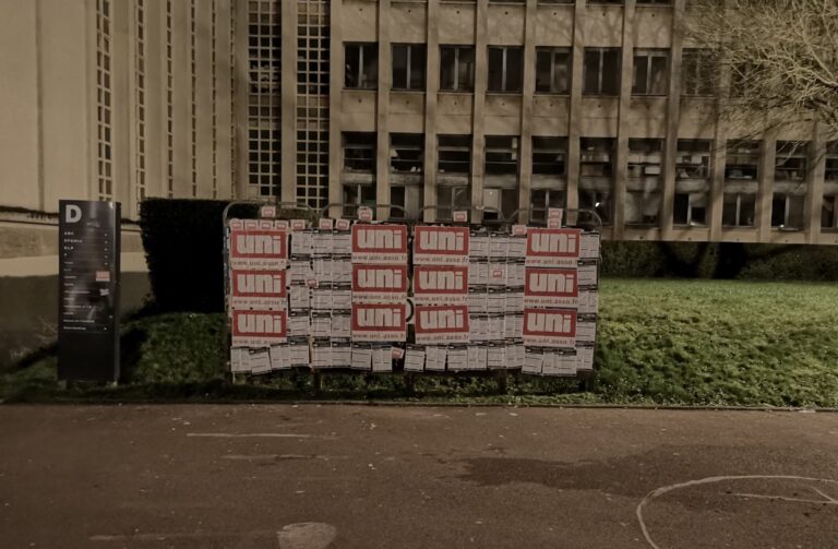 Collage avant les élections