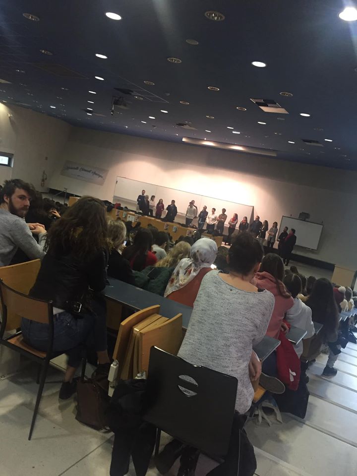 L&rsquo;extrême-gauche interrompt les cours pour appeler au blocage