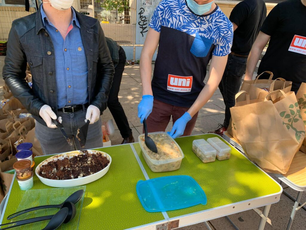 Aujourd&rsquo;hui encore plus d’une centaine de colis distribués aux étudiants !