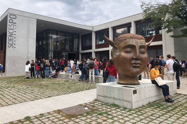 VIDEO : Viande halal à Sciences Po Grenoble : victoire de l&rsquo;UNI face au communautarisme !