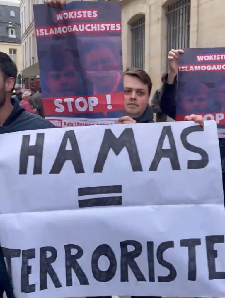 L&rsquo;UNI devant Sciences Po pour dénoncer la venue de Jean-Luc Mélenchon