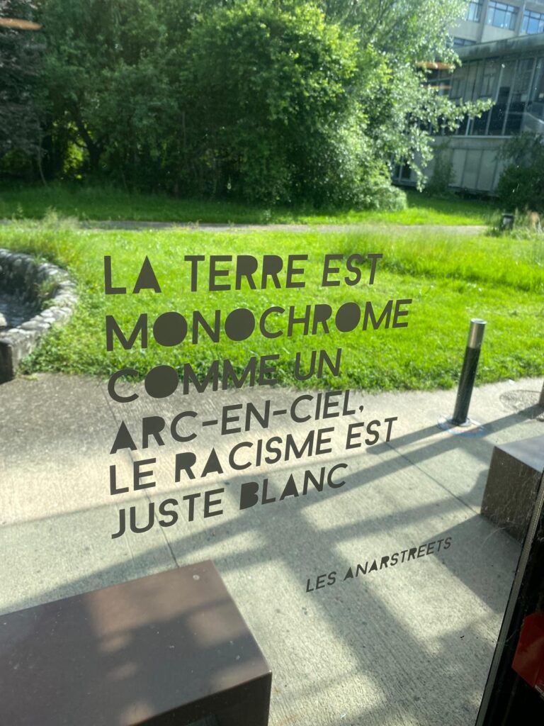 Pétition : L&rsquo;Université de Grenoble doit retirer sa propagande anti-blancs